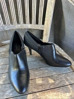 Calvin Klein Black Leather Pointed Heel Booties with Textured Side 9